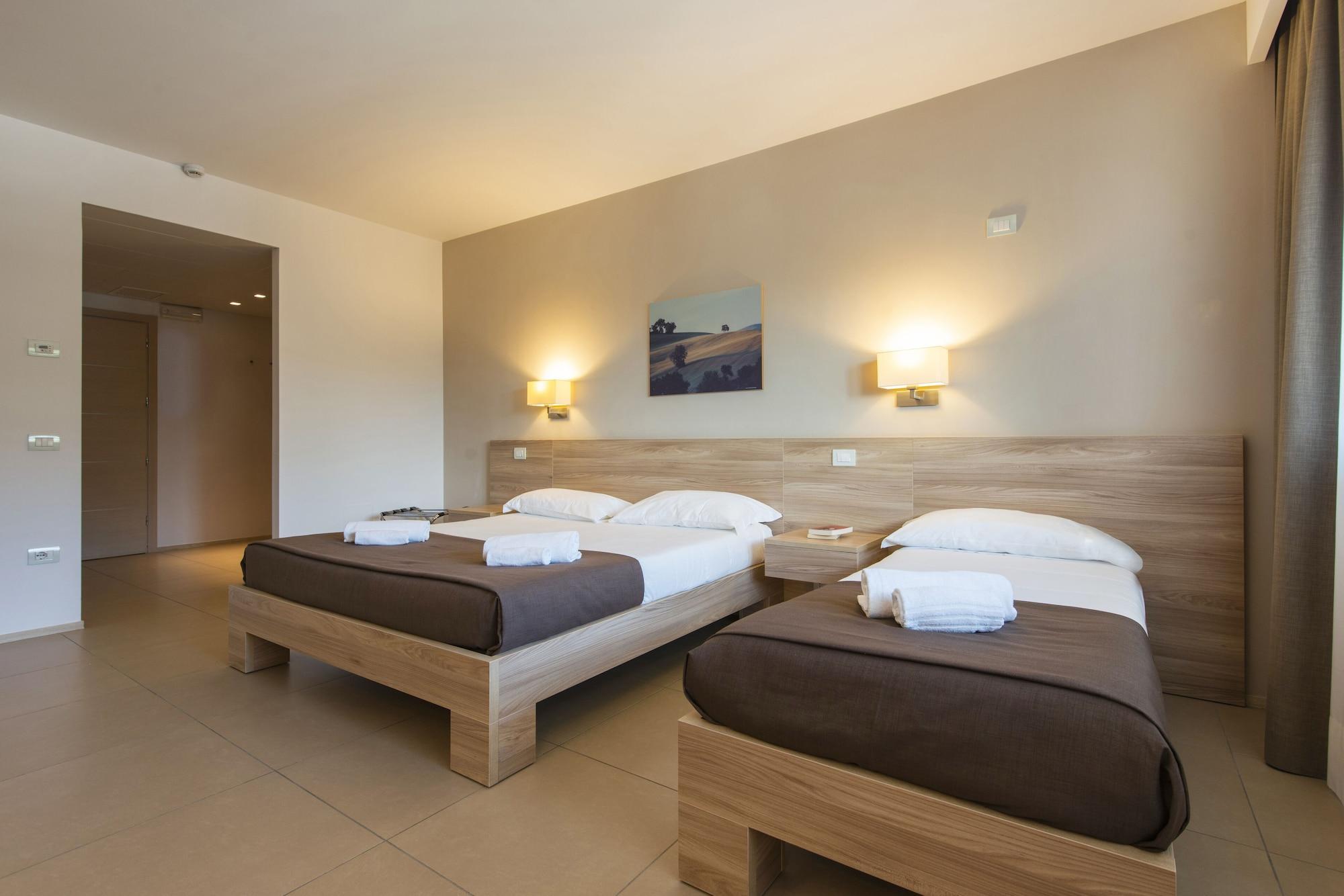 Hotel Dimorae Rooms And Suites - Apartments Чивітанова-Марке Екстер'єр фото
