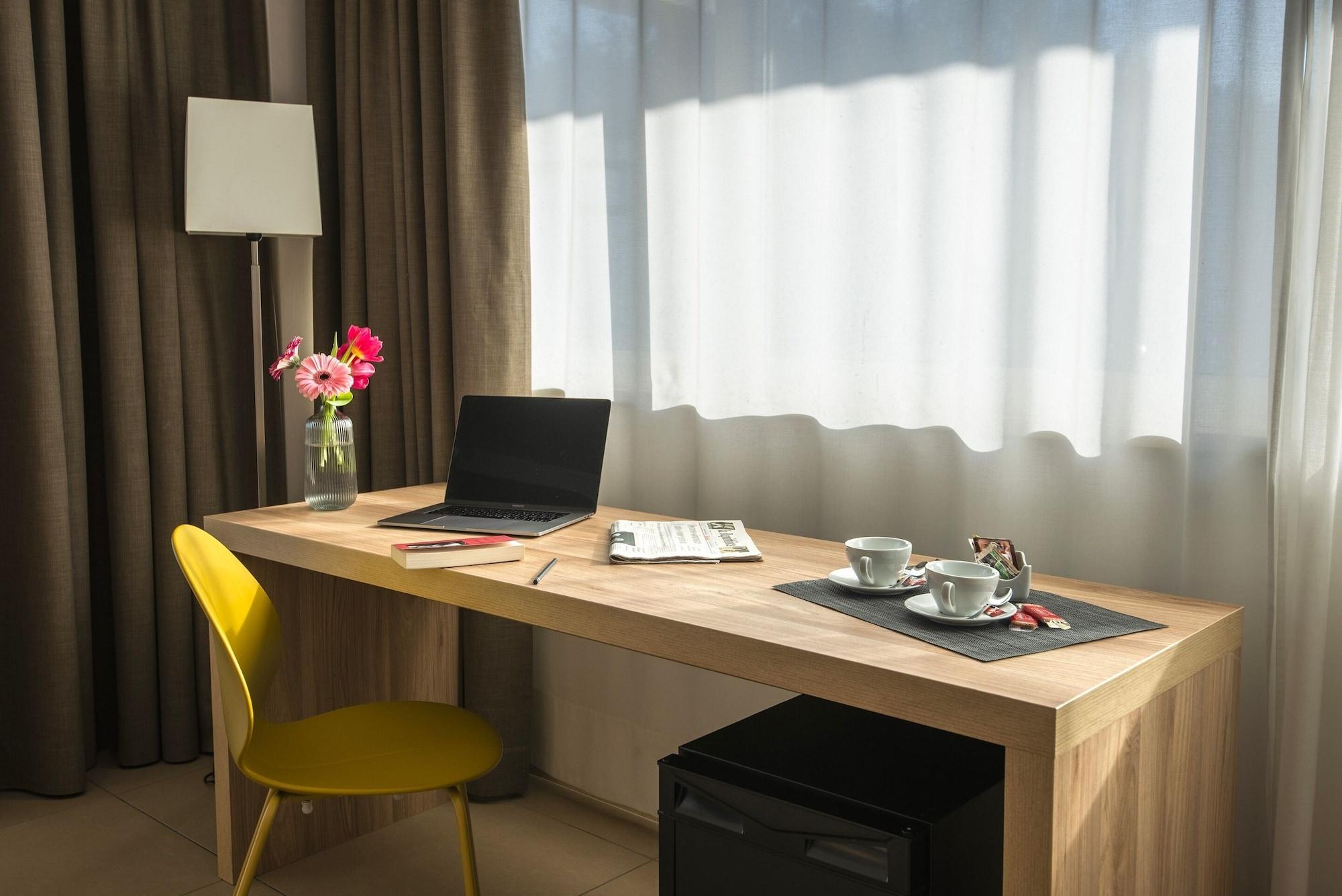 Hotel Dimorae Rooms And Suites - Apartments Чивітанова-Марке Екстер'єр фото