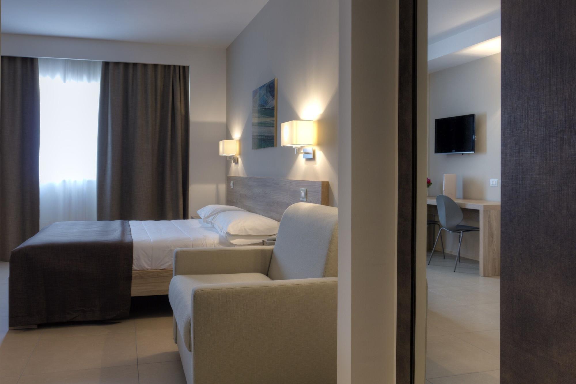 Hotel Dimorae Rooms And Suites - Apartments Чивітанова-Марке Екстер'єр фото