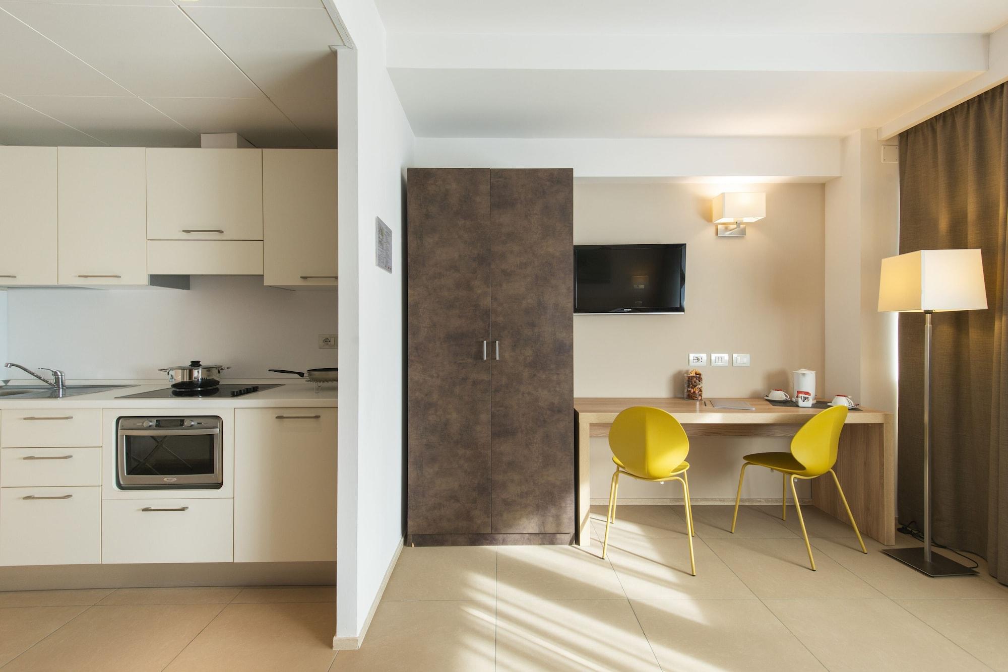 Hotel Dimorae Rooms And Suites - Apartments Чивітанова-Марке Екстер'єр фото