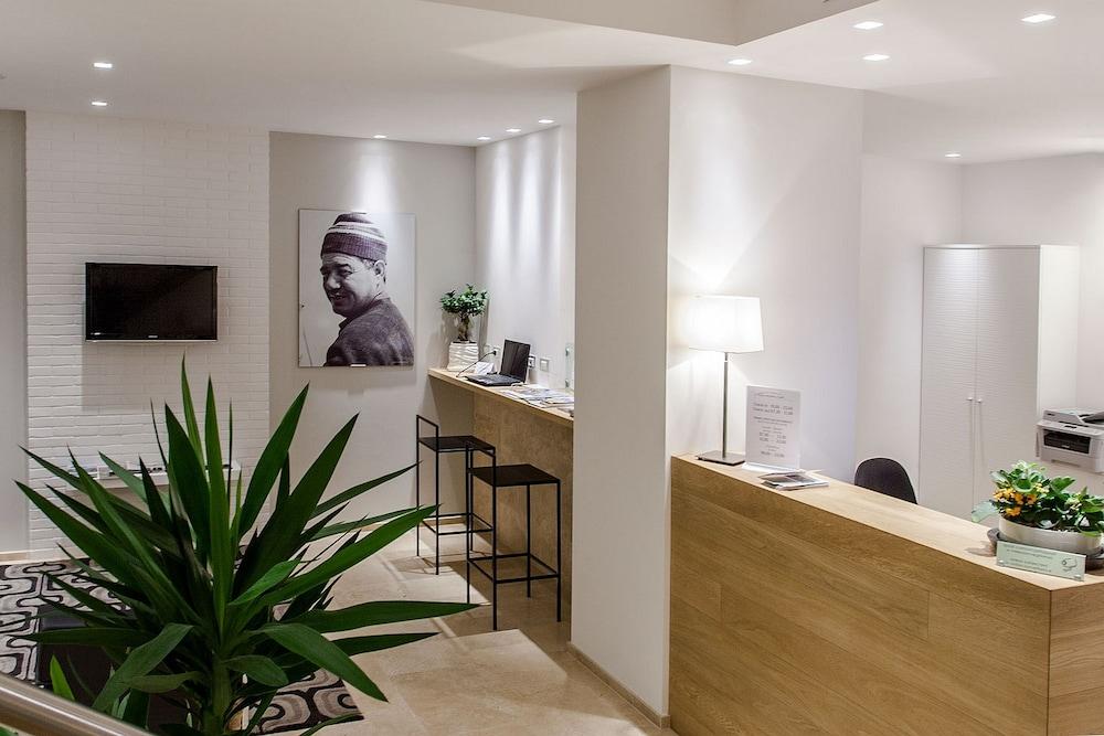 Hotel Dimorae Rooms And Suites - Apartments Чивітанова-Марке Екстер'єр фото