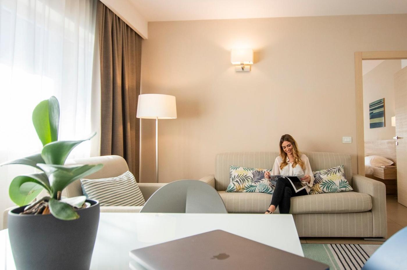 Hotel Dimorae Rooms And Suites - Apartments Чивітанова-Марке Номер фото