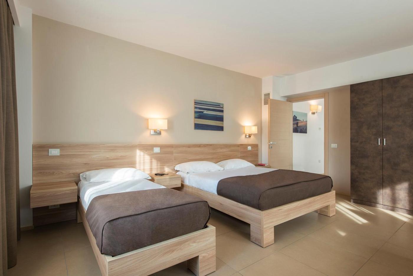 Hotel Dimorae Rooms And Suites - Apartments Чивітанова-Марке Номер фото