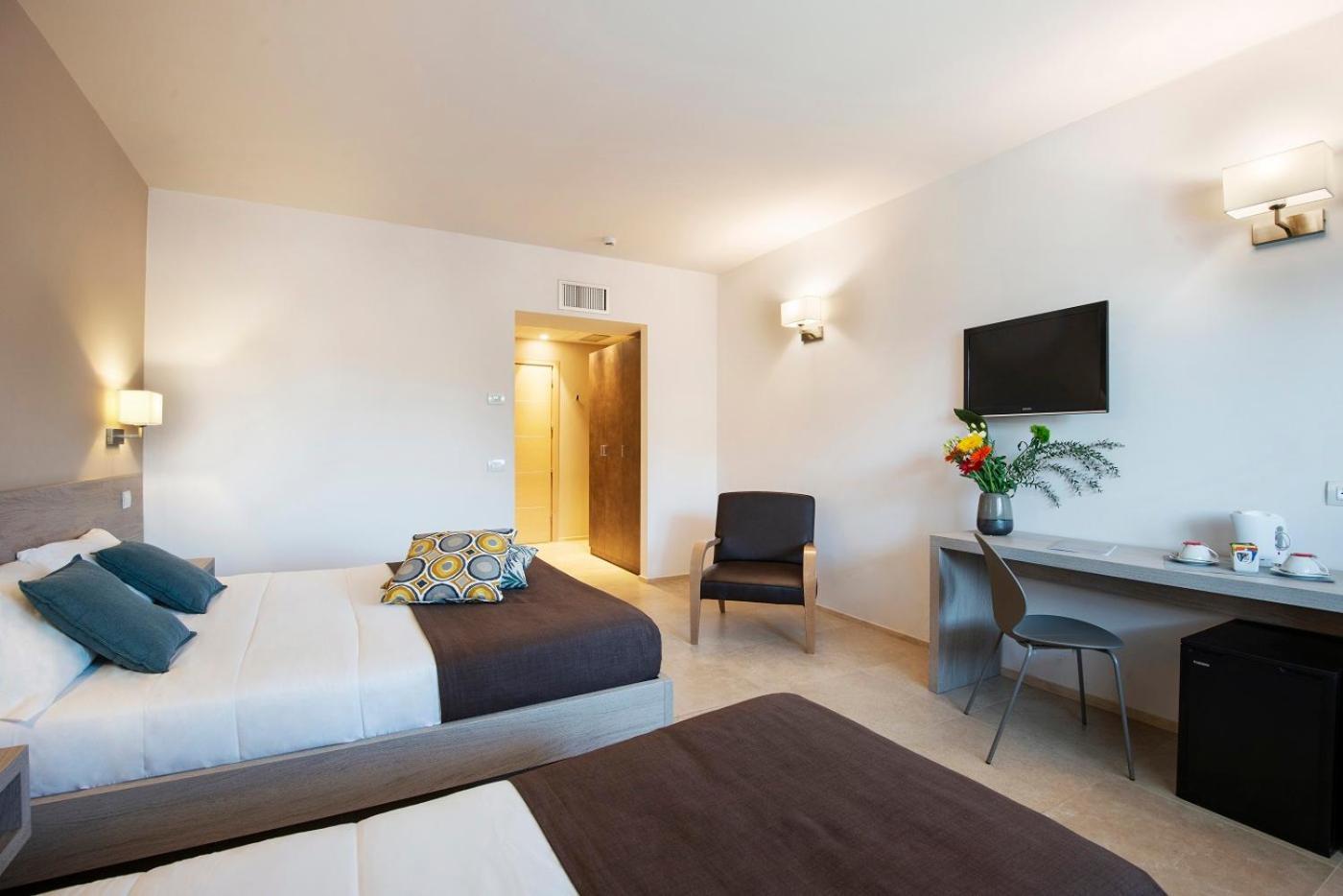 Hotel Dimorae Rooms And Suites - Apartments Чивітанова-Марке Номер фото