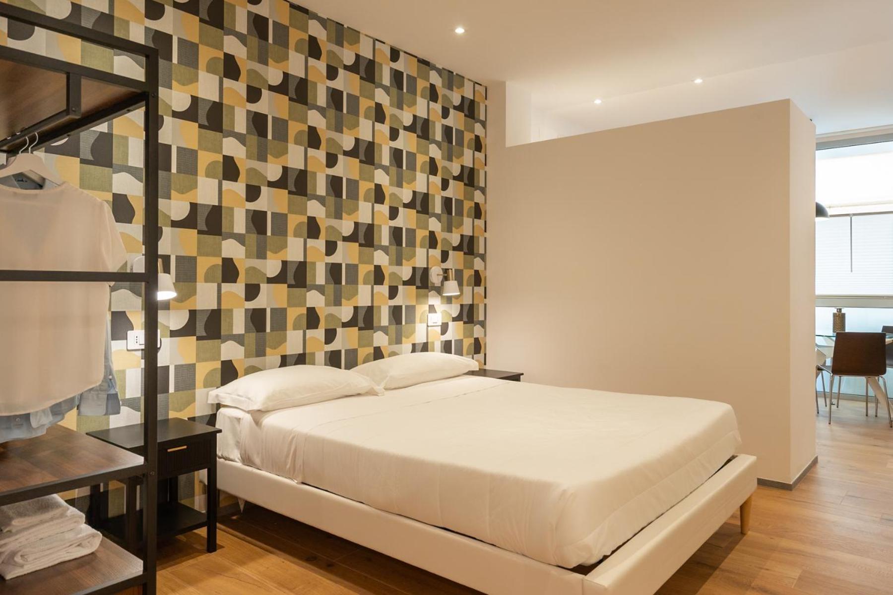 Hotel Dimorae Rooms And Suites - Apartments Чивітанова-Марке Екстер'єр фото