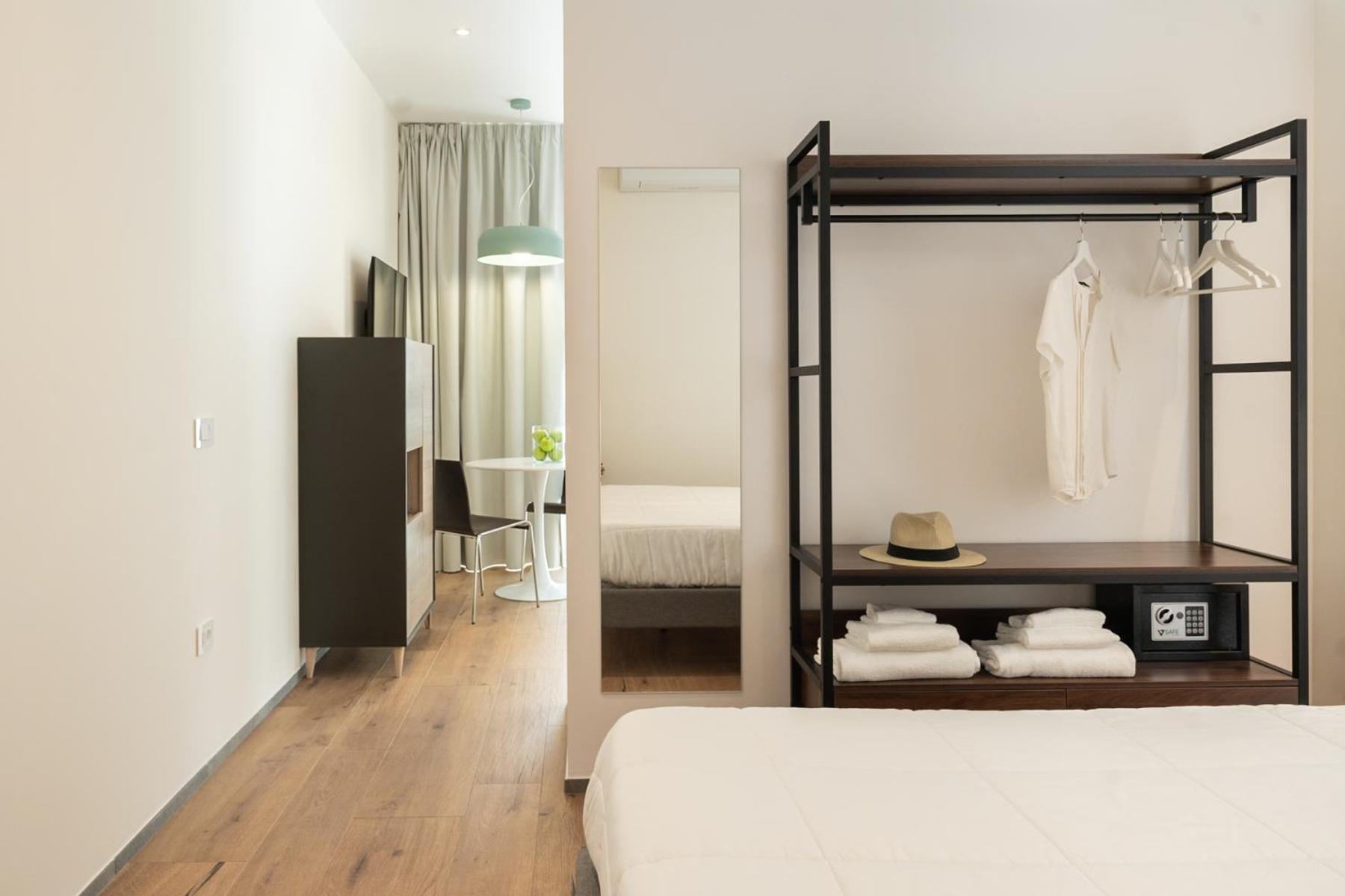 Hotel Dimorae Rooms And Suites - Apartments Чивітанова-Марке Екстер'єр фото