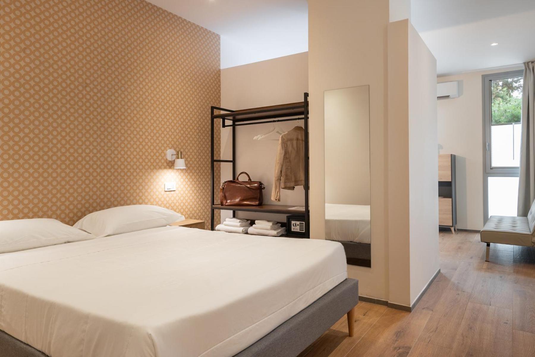 Hotel Dimorae Rooms And Suites - Apartments Чивітанова-Марке Екстер'єр фото
